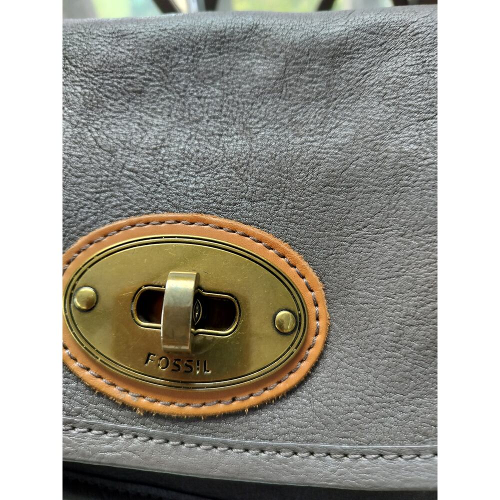 5213) Vintage Fossil 'Long Live' Taupe and Tan Leather Crossbody Shoulders Bag - Picture 4 of 11